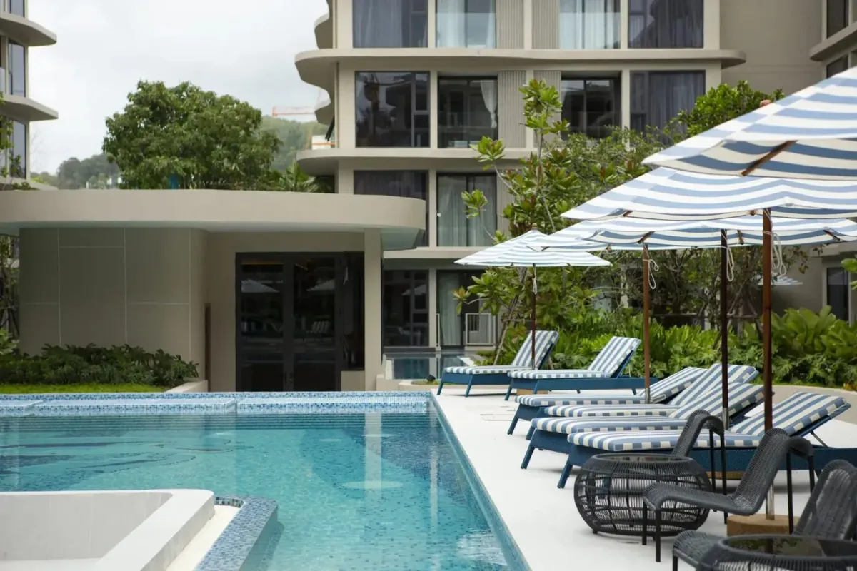 Bellevue Beachfront pool