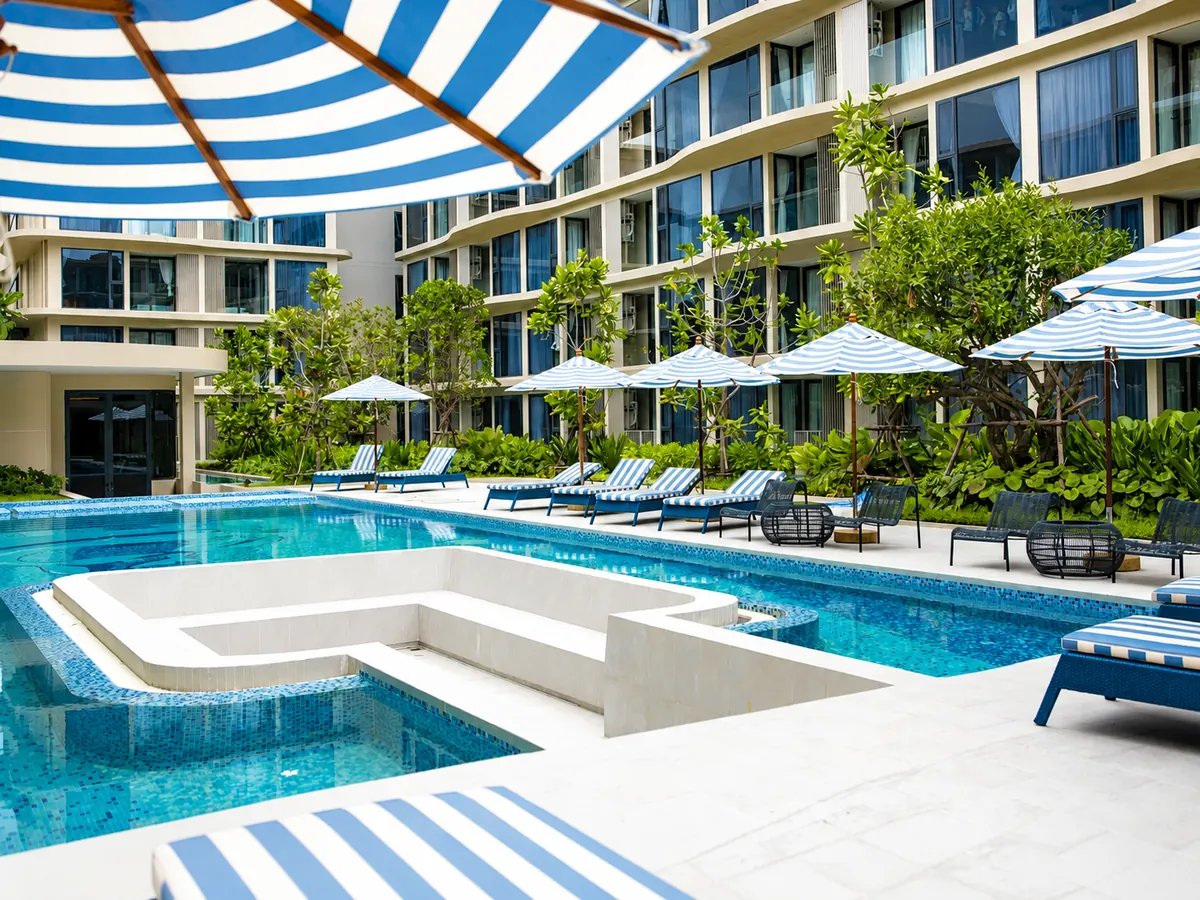 Bellevue Beachfront pool