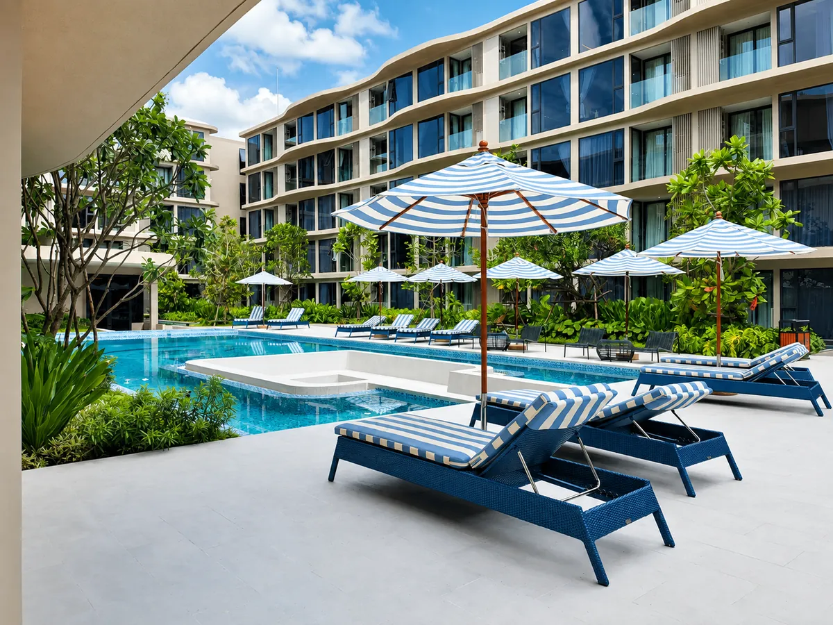 Resort pool and courtyard at Bellevue Beachfront